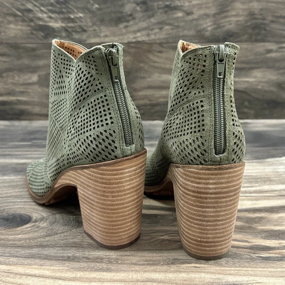 NIB Lucky Brand Vacob 9M Open Toe Perforated Block Heel Ankle Bootie Olive Suede - Picture 6 of 13